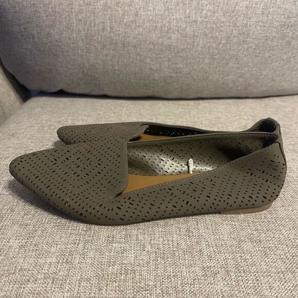 Seychelles Anthropologie Green Perforated Laser Cut Flats Womens Size 7W - Picture 1 of 6